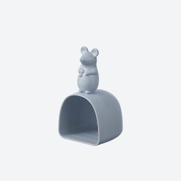 Mouse-shaped measuring scoop for kitchen use